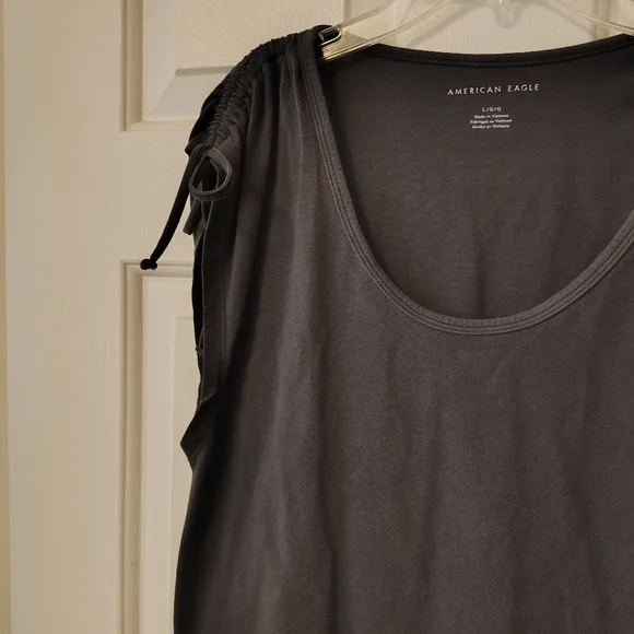 American Eagle cinched shoulder crop top - Picture 4 of 8